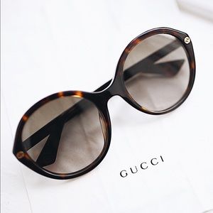 Gucci Sunglasses & Velvet case